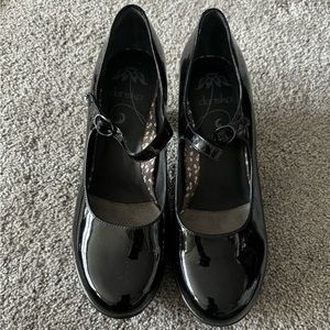 Dansko patent leather Mary Jane’s